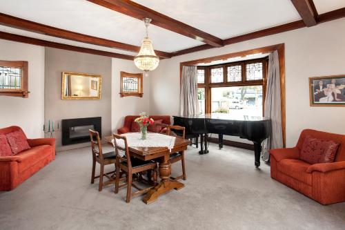 Homelea Bed and Breakfast – Christchurch, CO