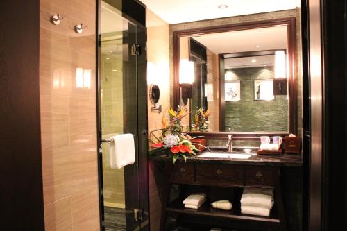 room detail thumbnail 2