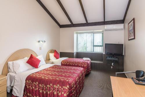 Dupont Motels Located in Lower Hutt, Dupont Motels is a perfect starting point from which to explore Wellington. The property offers a high standard of service and amenities to suit the individual needs of all trav