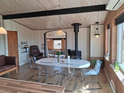 Vista exterior, Dejligt Feriehus I Vrist Tæt På Havet Sj51 (Dejligt Feriehus I Vrist Tæt Pa Havet Sj51) in Harboore
