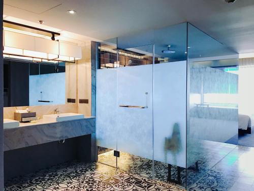 2 bedrooms, 4 beds