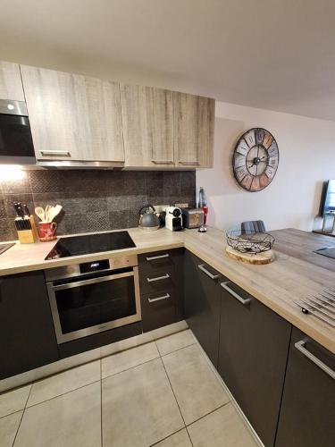 Cosy 3-room apartment near the Arc 1800 ski area - image 2