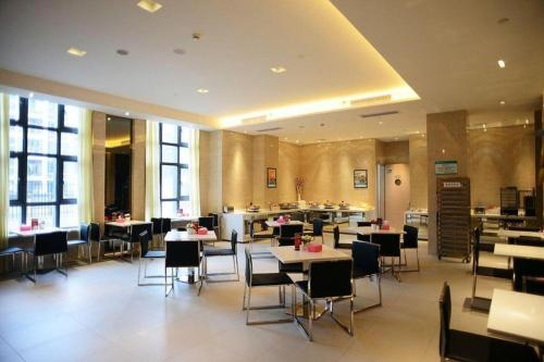 Jinjiang Inn Select Shanghai International Tourism and Resorts Zone Chuansha Road Subway Station in Sanghaji Int'l Tourism Resort és Disney Land
