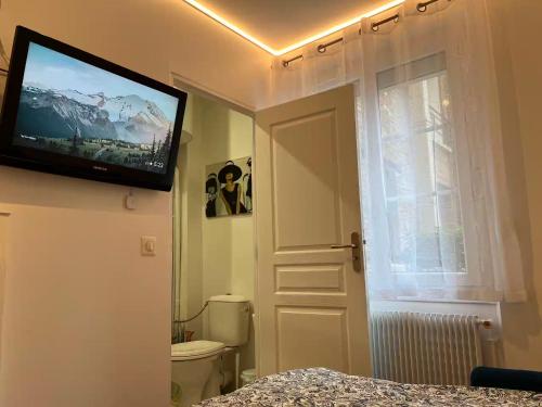 Cozy & Connected Corner of Paris