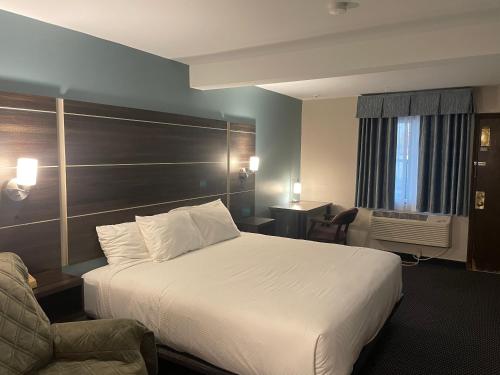 Landmark Inn