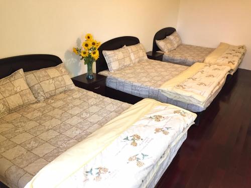 3 double beds