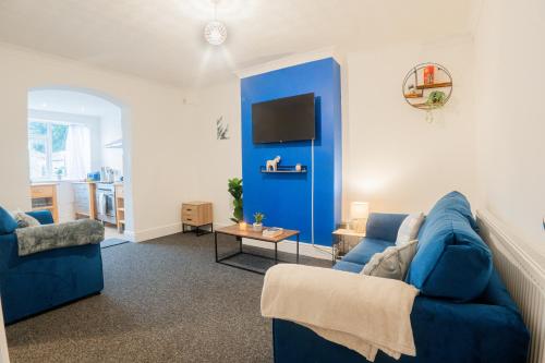 Spacious 4 Bed for Large groups and Contractors - Sleeps 7