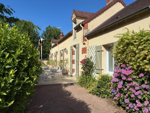 Зовнішній вигляд готелю, Maison de charme avec jardin au bord du canal in Жімуй
