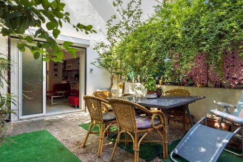 Sunnybeach LaCiotat pool AC Parking