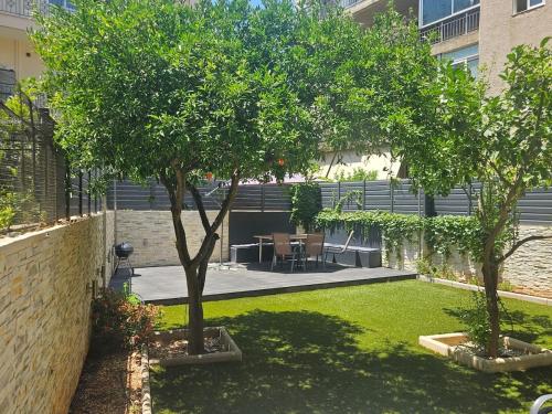 City Garden Escape in Ilioupoli