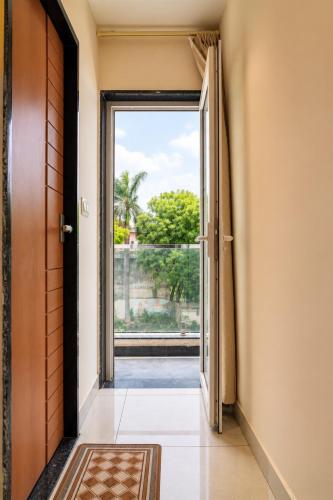 Royal Regal-Rooms & Suites - image 3
