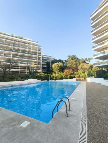 Apartment with sea view terrace and swimming pool - image 3