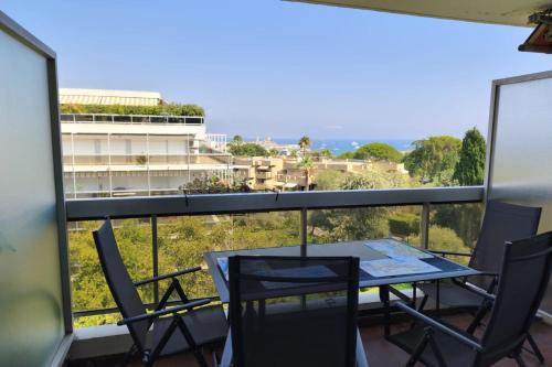 Appartement vue mer avec terrasse et piscine
