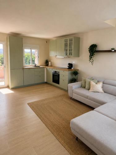 La Marina - 3 Bed House near Beach