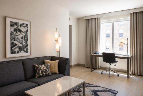 Suite, club, lake view