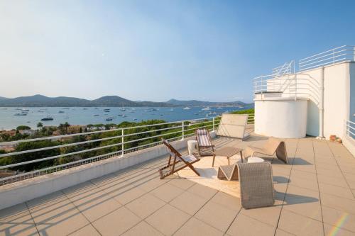 Apartment with panoramic sea view and rooftop