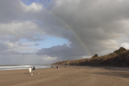 1 Bed Caravan - Sleeps 2 - Parking - Wifi in Troedyraur
