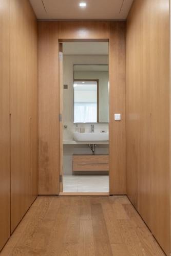 Gorgeous 2 Bed Home In Downtown - image 3