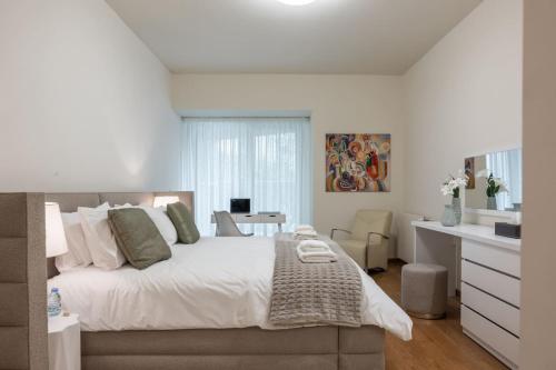 Gorgeous 2 Bed Home In Downtown - image 2