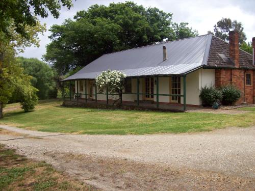 B&B Yackandandah - Colonial Inn Guest Rooms - Bed and Breakfast Yackandandah