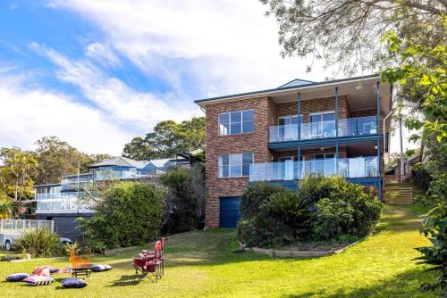 Фасада на хотела, Oceancrest North Arm Luxury Retreat in North Arm Cove