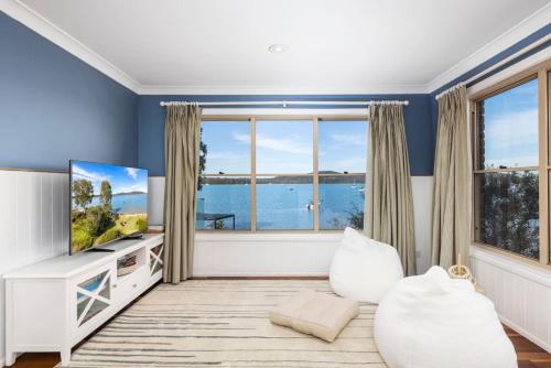 Oceancrest North Arm Luxury Retreat in North Arm Cove