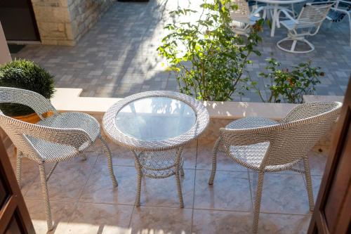 Aura Sea & Shadow Villa, Aigio - 4BR by ΜΡS in Lakka (Symbolitia)