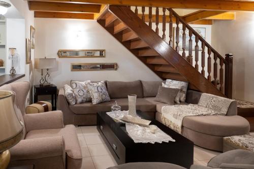 Aura Sea & Shadow Villa, Aigio - 4BR by ΜΡS in Lakka (Symbolitia)