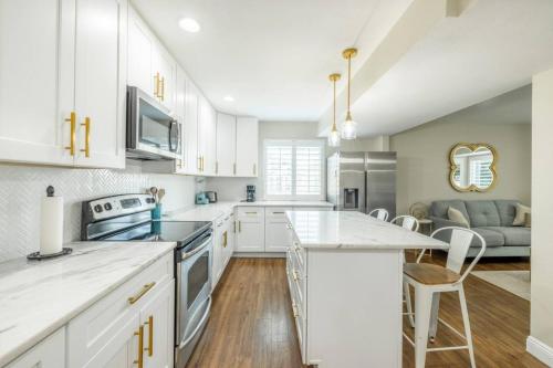 köök, Pleasant Grove Home | Family-Friendly & Long Stays in Lindon