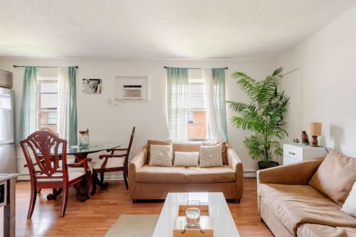 Budget Friendly 2BR 2BA Walkable to Events