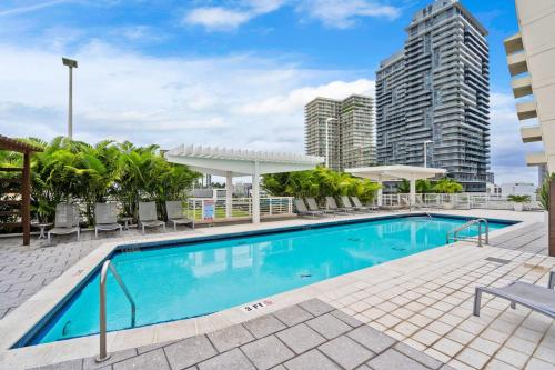 Modern Midtown Loft and Pool, Gym and Walk Everywhere in Watson Island