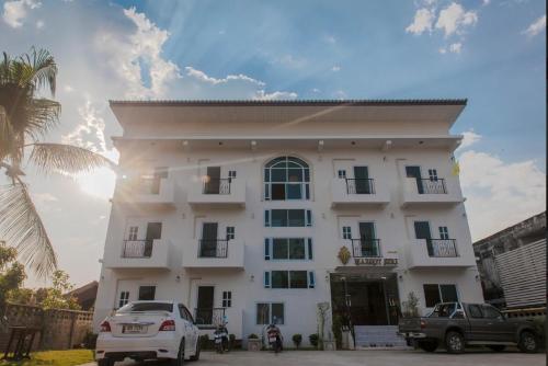 Maesot Siri Hotel in Tak