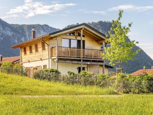 Chalet Alpenzauber mit beheiztem Pool, Inzell in Inzell, Deutschland