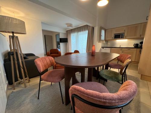 3 bedrooms, 5 beds