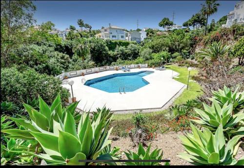 Large, elegant house near beach and amenities