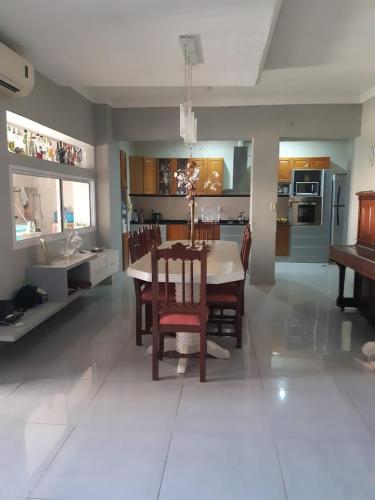 Kitchen, LA CASONA, con pileta y garage in Roque Sáenz Peña