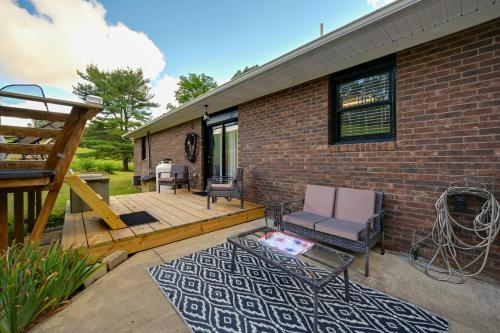 5-Acre Hocking Hills Hideaway! Pet-Friendly Home in New Plymouth (OH)