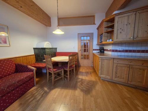 Alpine holiday apartment near a lake