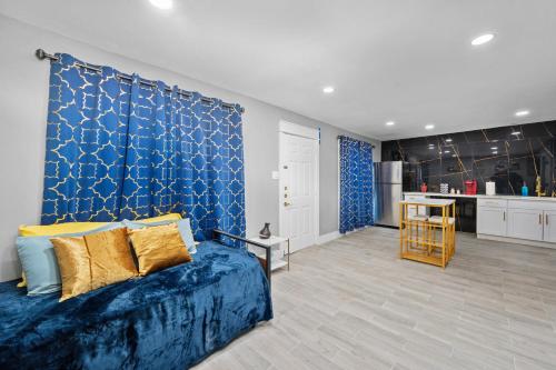 Inviting 2BR Home with Pool & Free Park in Houston