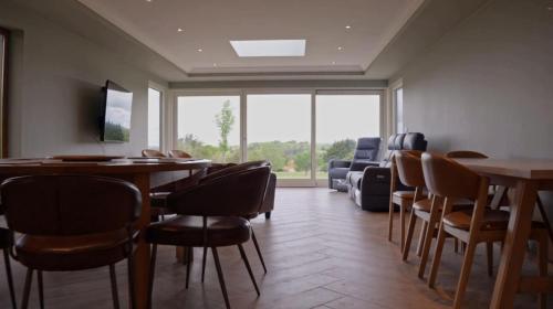 Home in Killarney - 6 Bedrooms, Beautiful Home! in Muckross