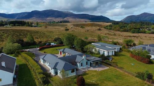 Home in Killarney - 6 Bedrooms, Beautiful Home! in Muckross