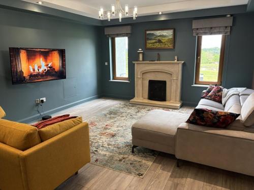 Home in Killarney - 6 Bedrooms, Beautiful Home! in Muckross