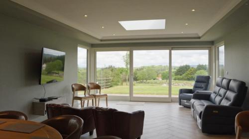 Home in Killarney - 6 Bedrooms, Beautiful Home! in Muckross