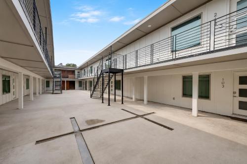Buitenkant, Cozy 1BR - Sleeps 4 - Walk to Downtown - Free Parking in East Dallas