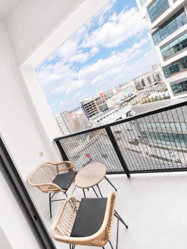 Luxury 2BR Near MBZ Stadium & Airport in Blandtown