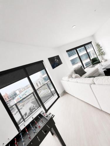 Luxury 2BR Near MBZ Stadium & Airport in Blandtown