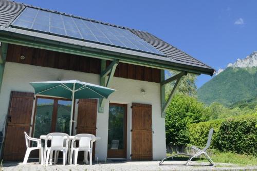 Chalet les Pignons Verts avec jardin - proche lac d'Annecy