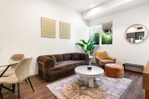 Elegant Hollywood 1BD Pool, Parking, Gym