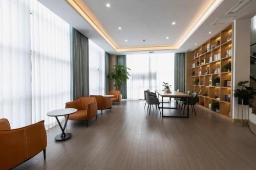 กรีนทรี อินน์ โจวซาน นิวทาวน์ โฮเต็ล (GreenTree Inn Zhoushan New Town Hotel) in โจวซาน