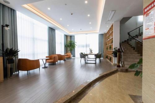 กรีนทรี อินน์ โจวซาน นิวทาวน์ โฮเต็ล (GreenTree Inn Zhoushan New Town Hotel) in โจวซาน